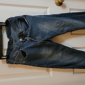 Men stitches & rivets jeans